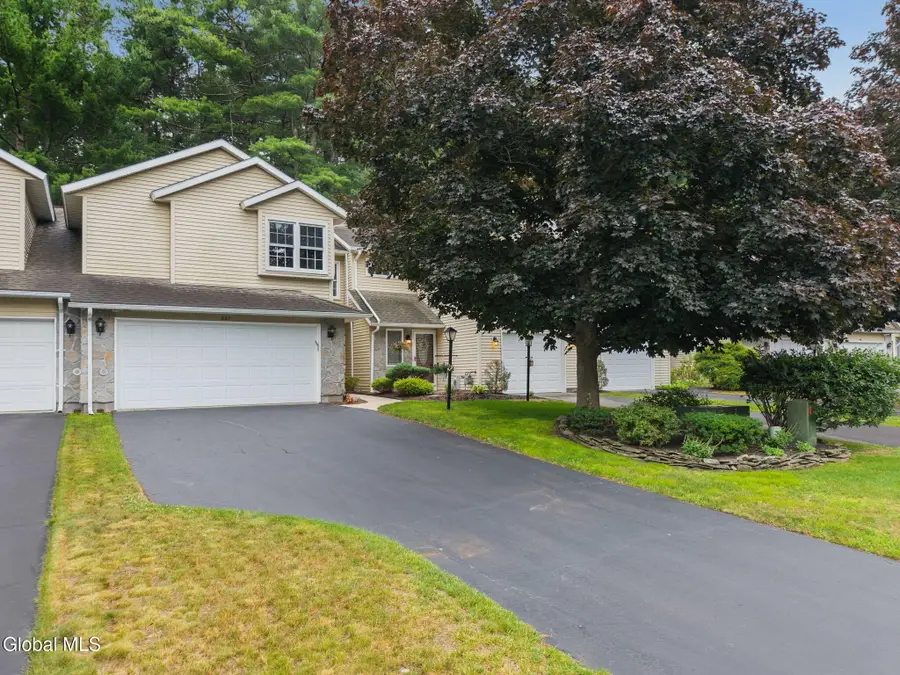 607 Highwood Circle, Westmere, NY 12203 - #2