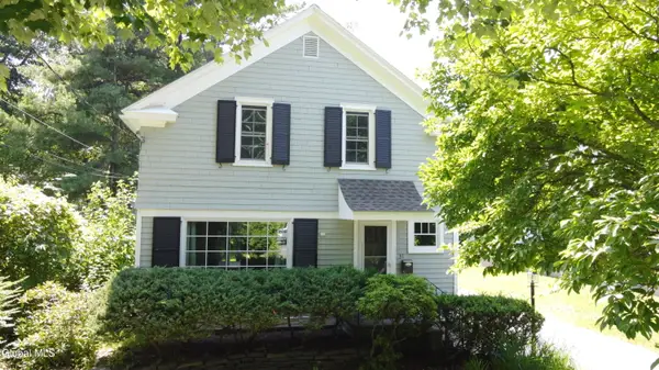 31 Oakwood Place, Bethlehem, NY 12054