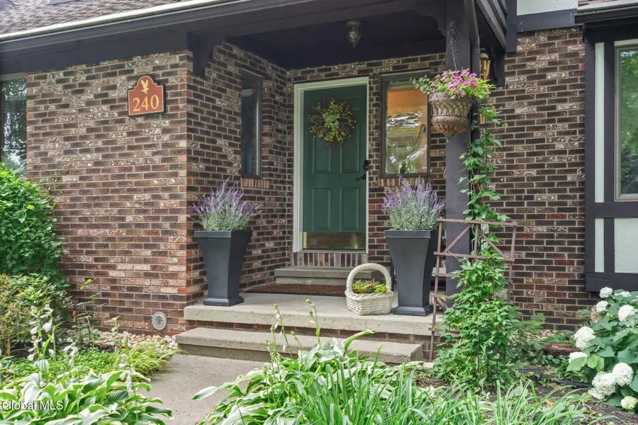 240 W Bentwood Court, Westmere, NY 12203 - #3