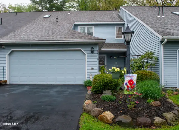 92 Commonwealth Drive, Bethlehem, NY 12077