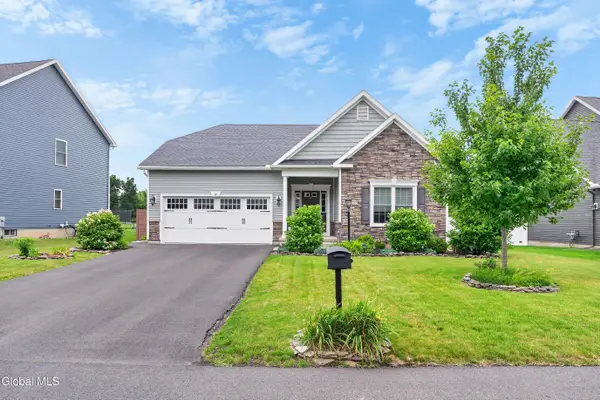 14 Julia Rose Court, Bethlehem, NY 12077