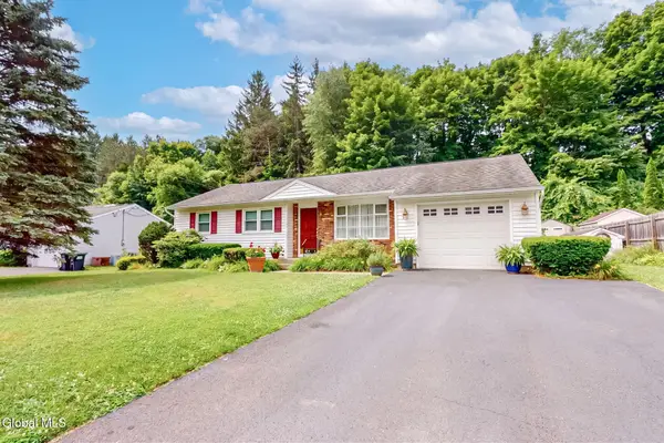 15 Woodside Court, Wynantskill, NY 12198