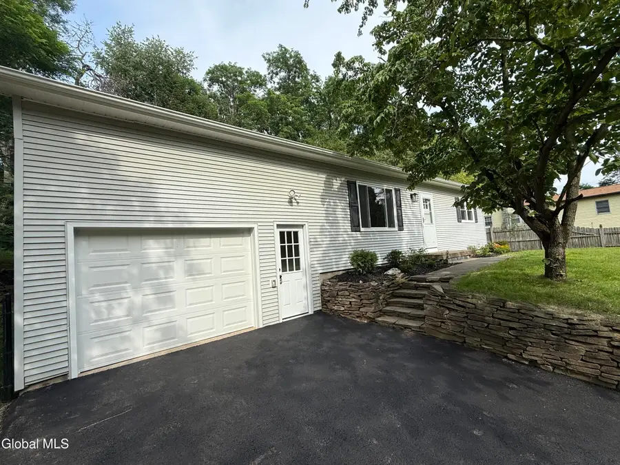 1326 Kings Road, Guilderland, NY 12303 - #2