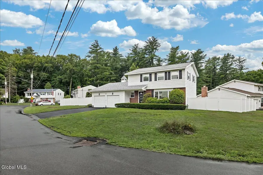 8 Woodland Drive, Colonie, NY 12309 - #3