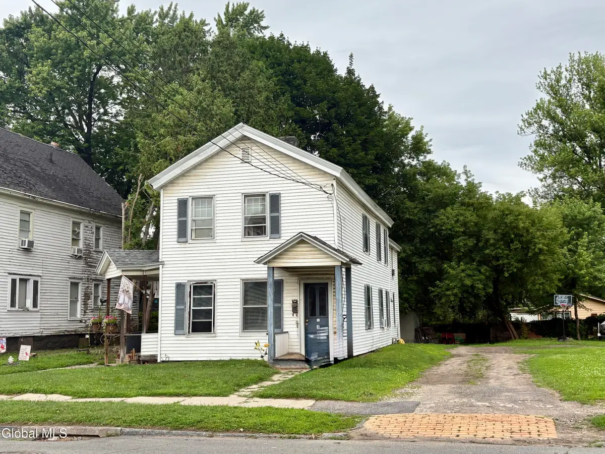 13 E 8th Avenue, Gloversville, NY 12078 - #1