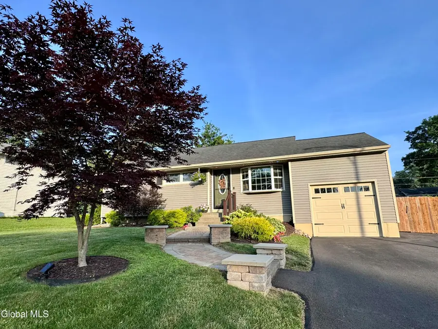34 Venus Drive, Loudonville, NY 12211 - #2