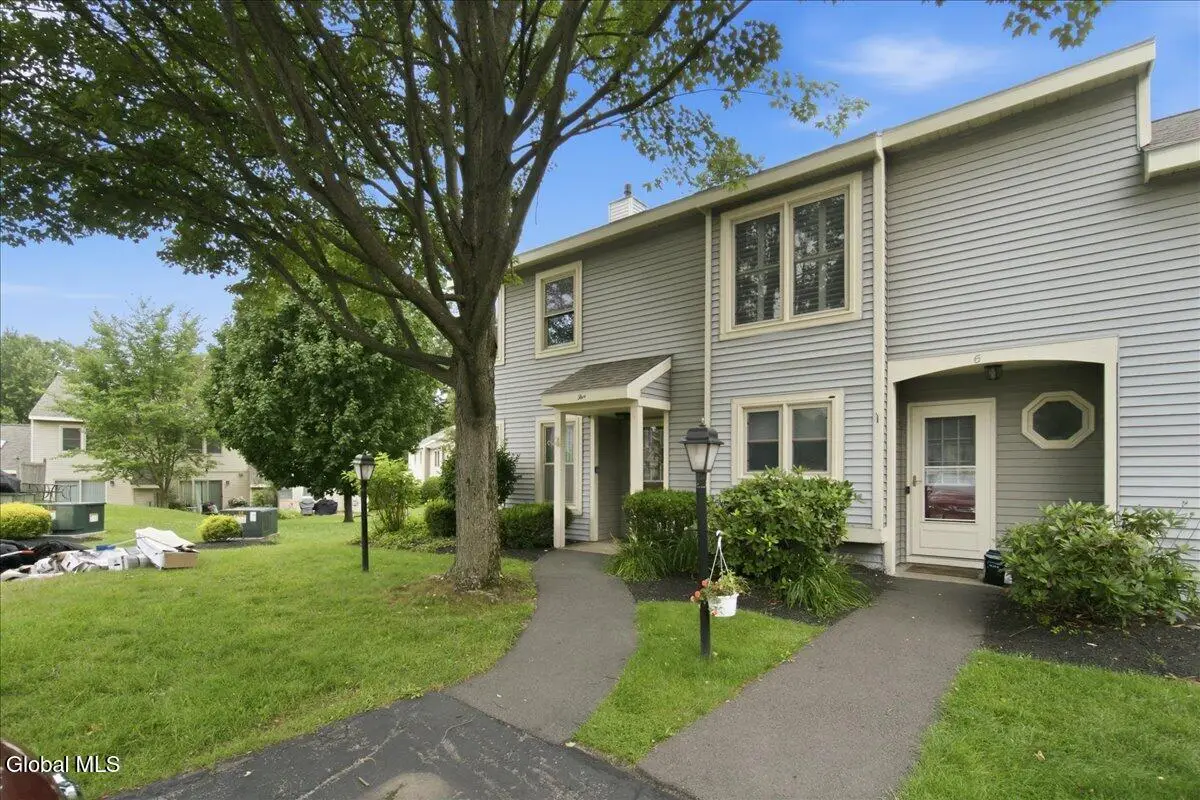5 Minuteman Court, Halfmoon, NY 12065 - #1