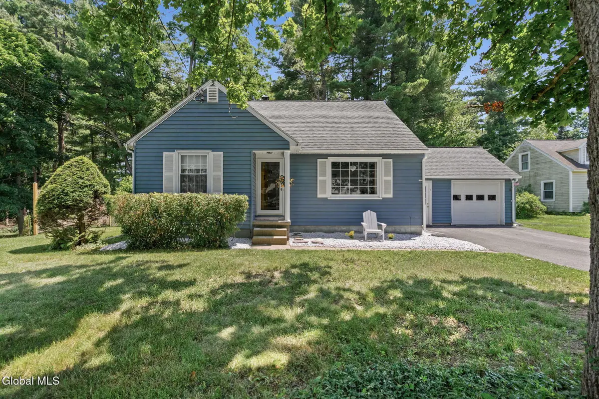 7 Pinewood Road, Guilderland, NY 12084 - #1