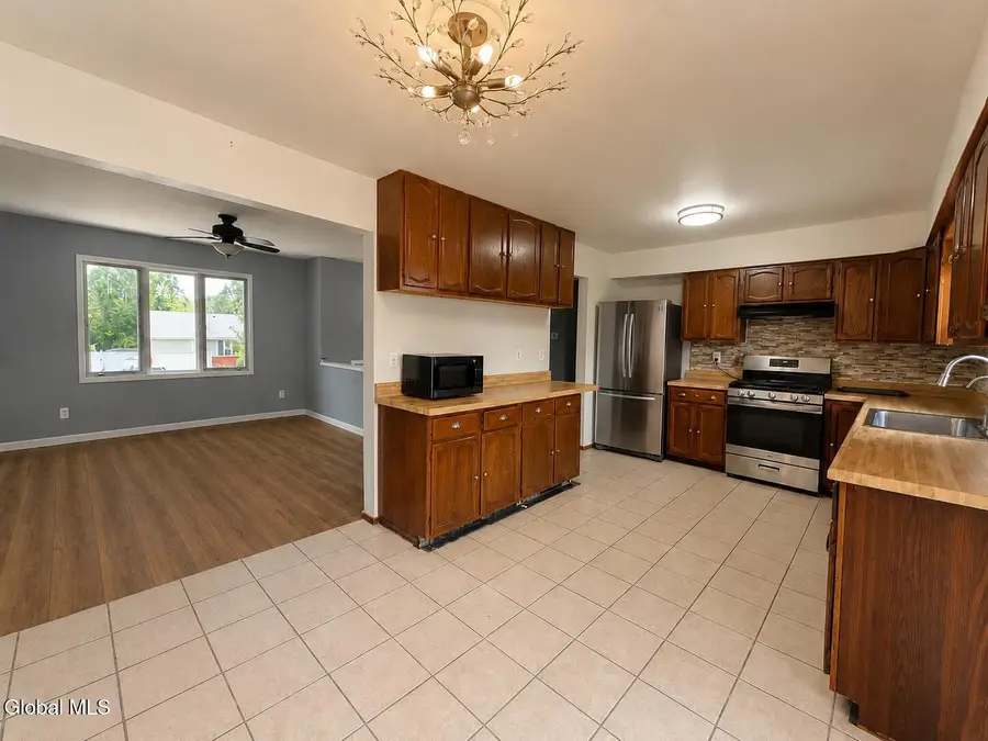 23 Mcdonald Drive, Cohoes, NY 12047 - #3