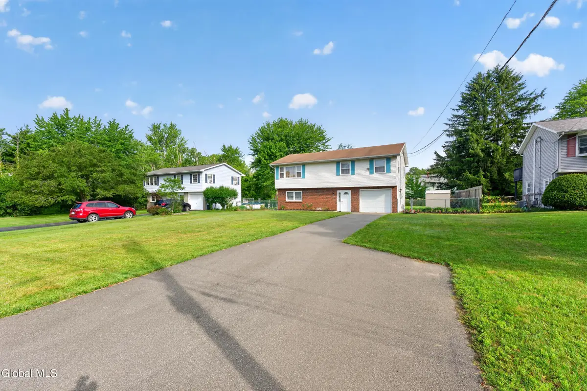 6 Theresa Ann Court, Colonie, NY 12205 - #1
