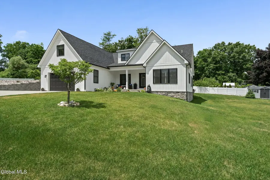 1 Londonderry Way, Colonie, NY 12309 - #2