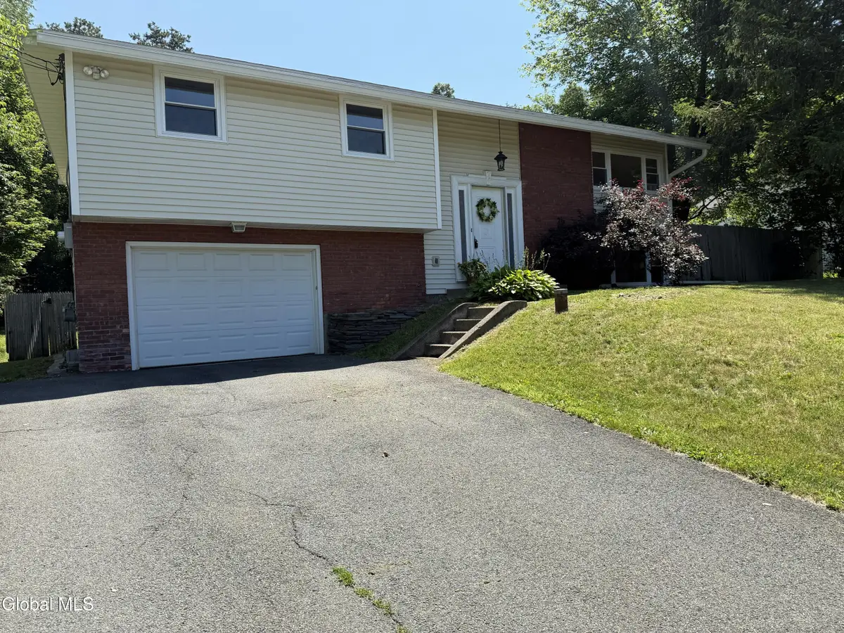 116 S Waldron Lane, Wynantskill, NY 12198 - #1