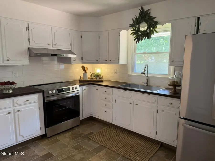 116 S Waldron Lane, Wynantskill, NY 12198 - #3