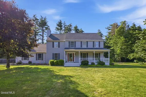 20 Queens Lane, Queensbury, NY 12804