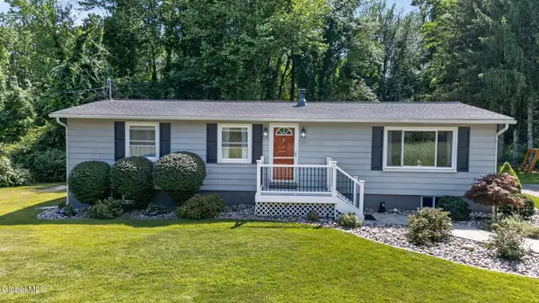 32 Tabor Road, Halfmoon, NY 12118