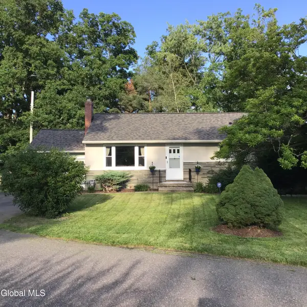 40 Glendale Road, Colonie, NY 12110