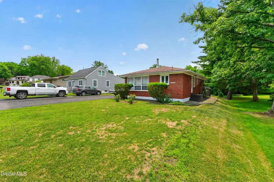 9 Fairlawn Avenue, Hampton Manor, NY 12144 - #3