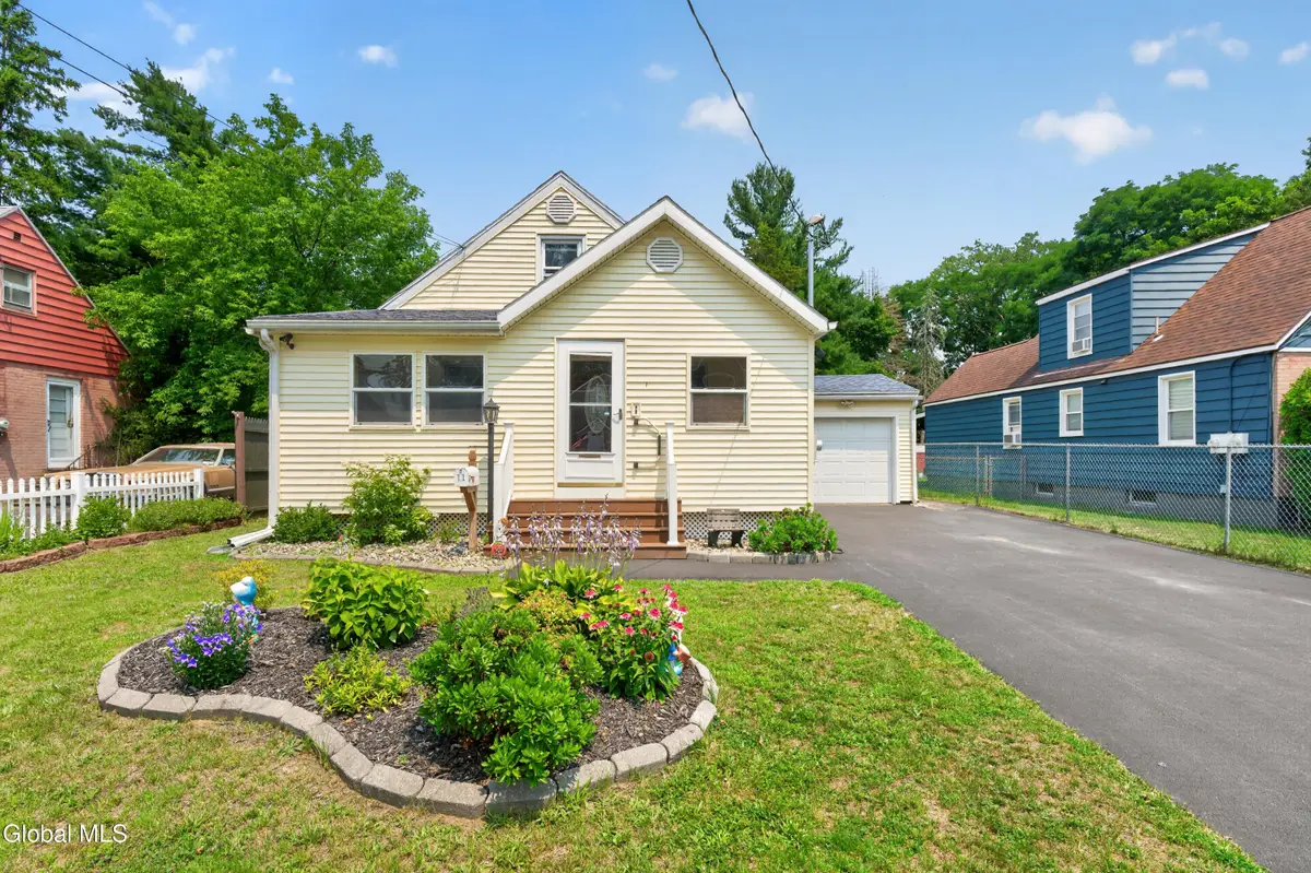 11 Leach Avenue, Colonie, NY 12205 - #1