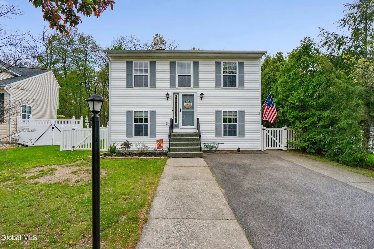 37 Wicken Square, Colonie, NY 12205 - #1