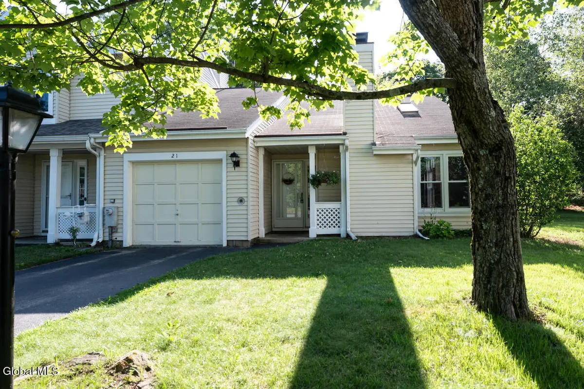 21 Cobble Court, Clifton Park, NY 12065 - #1