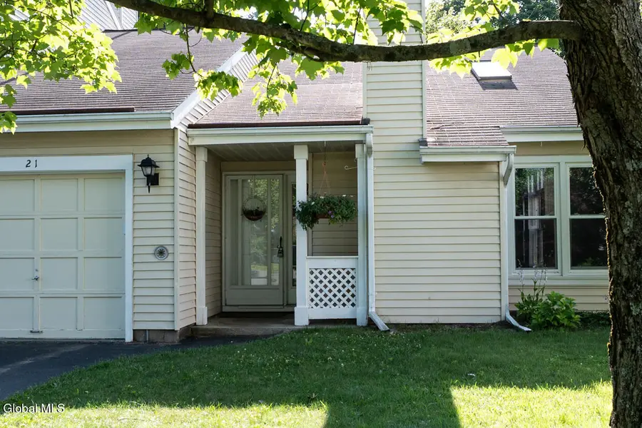 21 Cobble Court, Clifton Park, NY 12065 - #2