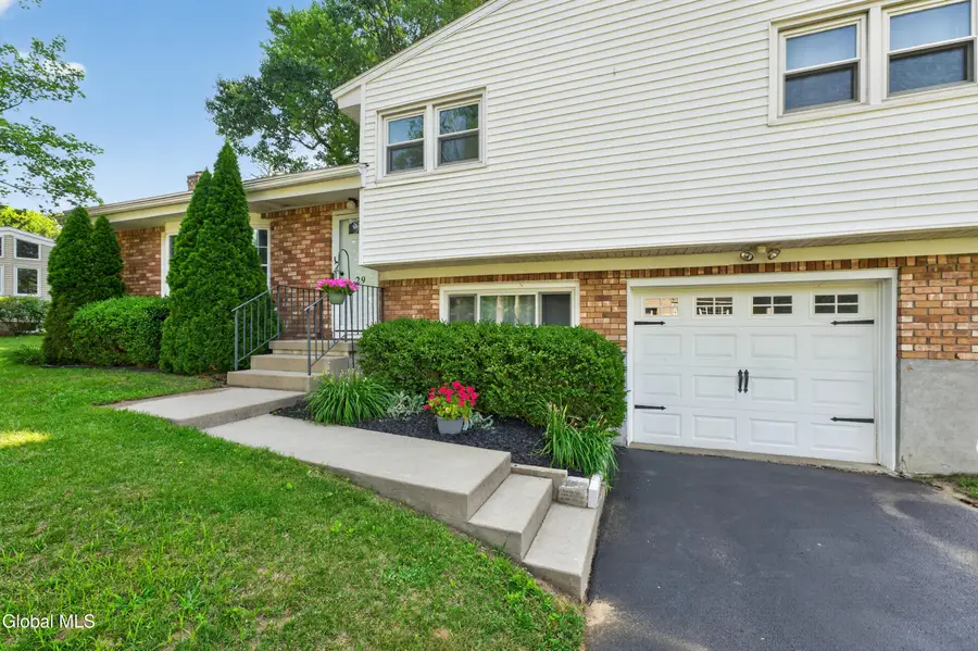 29 Brookwood Drive, Latham, NY 12110 - #3