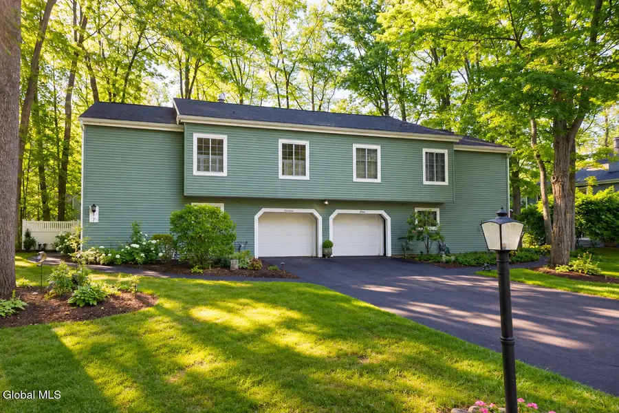 17 Spruce Court, Bethlehem, NY 12054 - #2
