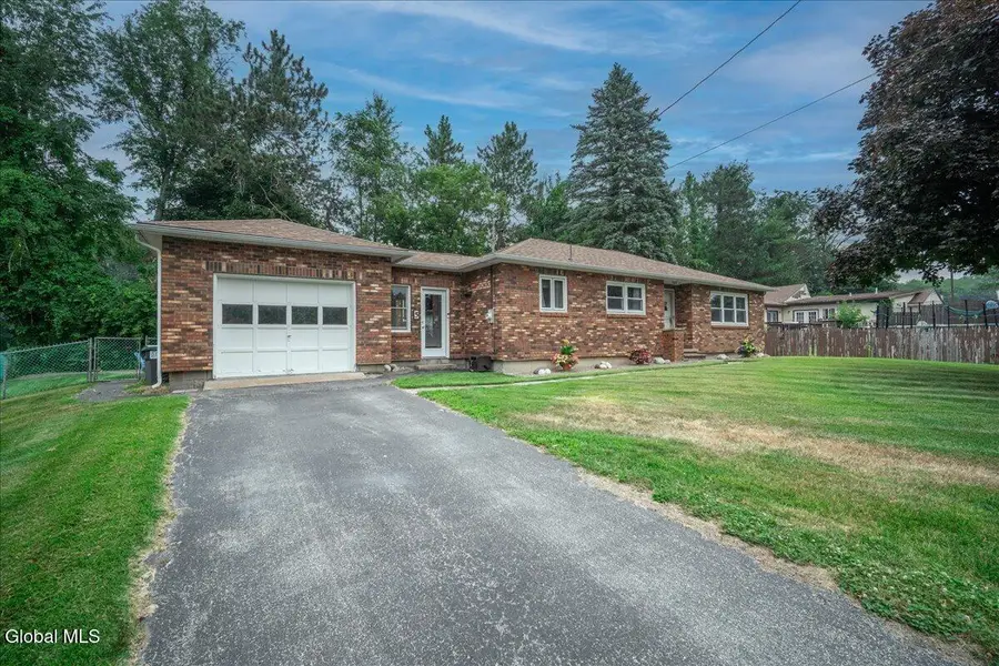 5 Hewitt Street, Schaghticoke, NY 12118 - #3