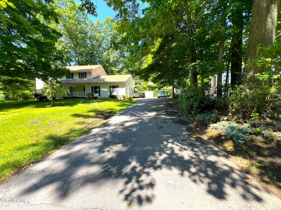 7 Woods Way, Clifton Park, NY 12065 - #3