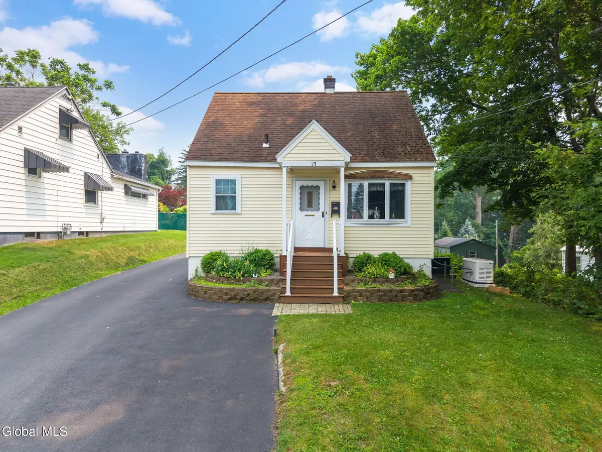 15 Oakland Avenue, Amsterdam, NY 12010 - #1