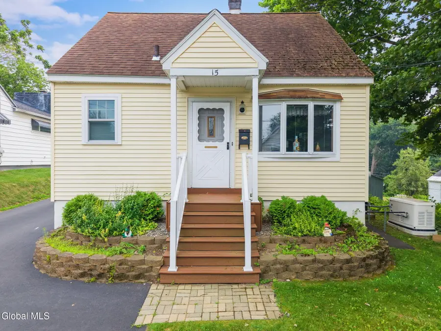 15 Oakland Avenue, Amsterdam, NY 12010 - #3