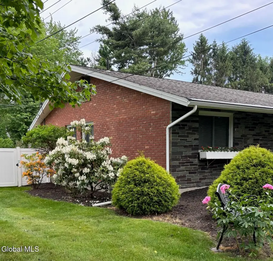 919 Londonderry Court, Schenectady, NY 12309 - #3