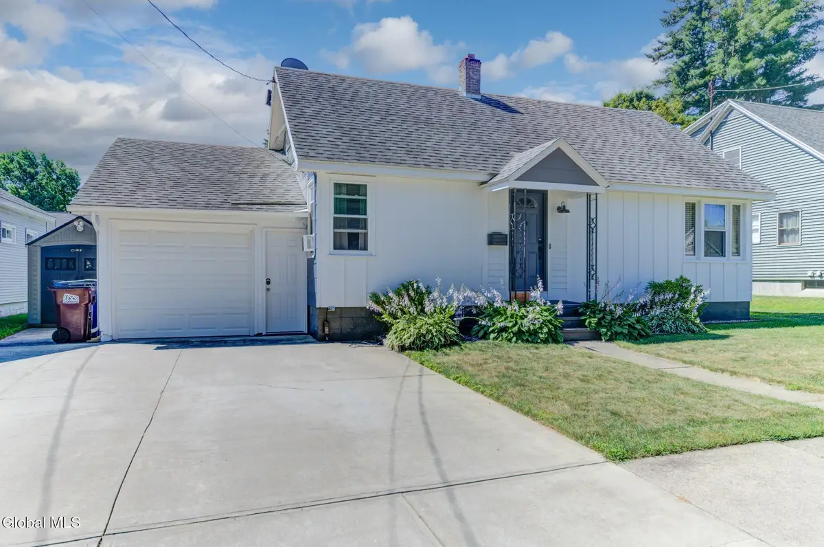 124 6th Avenue, Gloversville, NY 12078 - #1