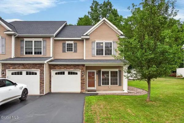 28 Reutter Drive, Bethlehem, NY 12158