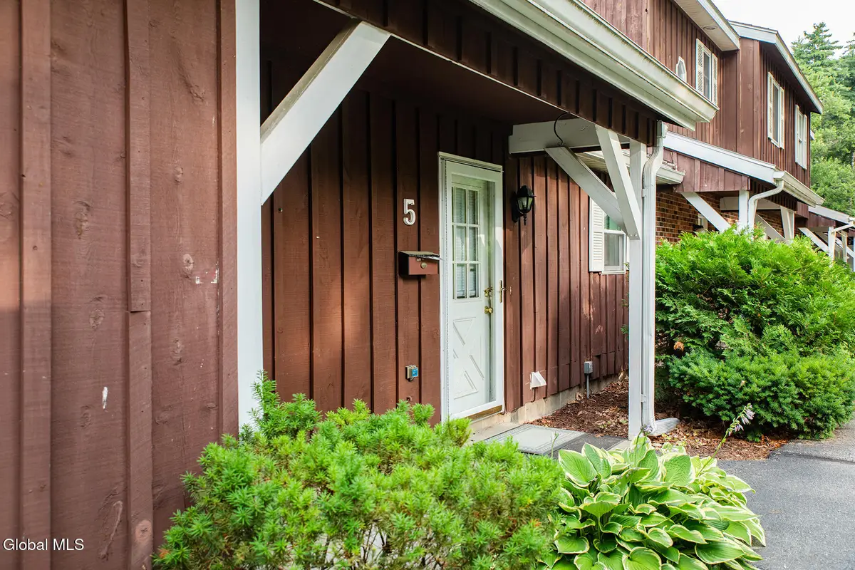 5 Queensway, Queensbury, NY 12804 - #1
