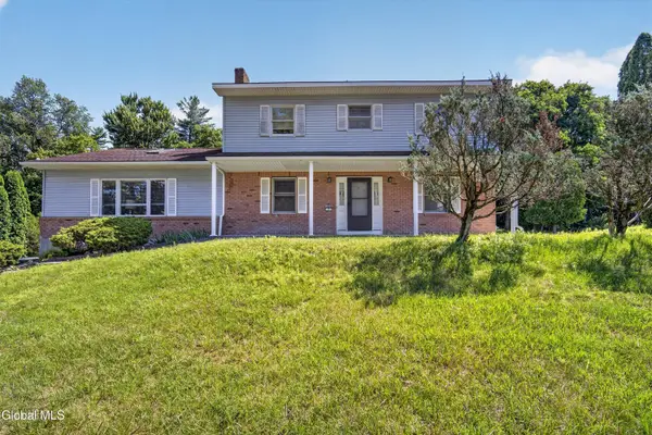 7 Huntington Parkway, Clifton Park, NY 12019