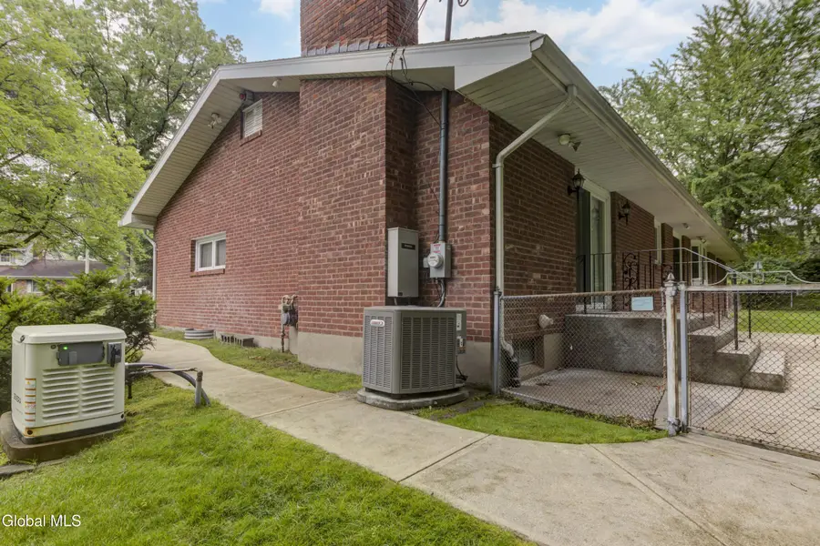915 Londonderry Court, Schenectady, NY 12309 - #2