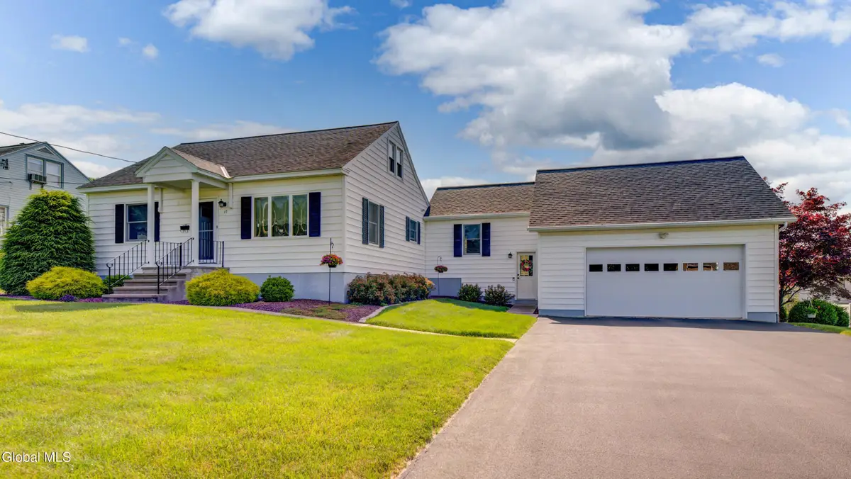 17 Woodrow Road, Amsterdam, NY 12010 - #1