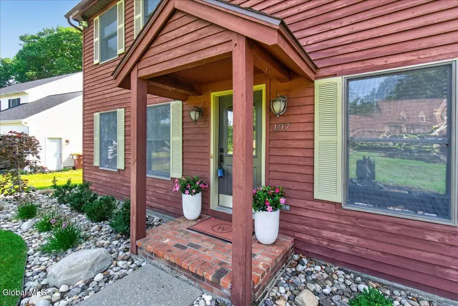107 Old Coach Road, Clifton Park, NY 12065 - #2