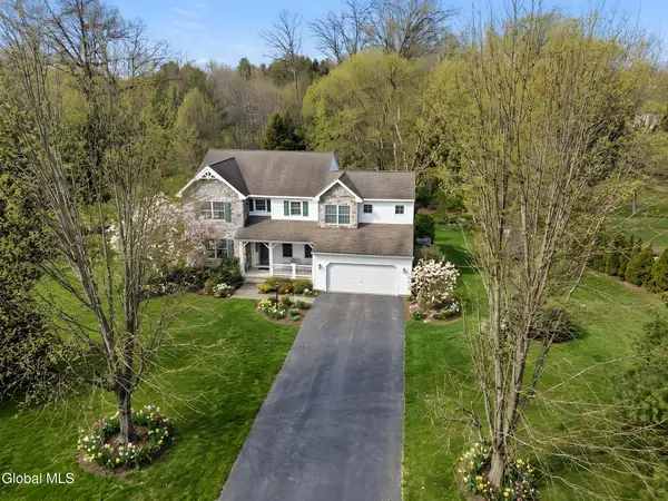 12 Patriot Circle, Clifton Park, NY 12065