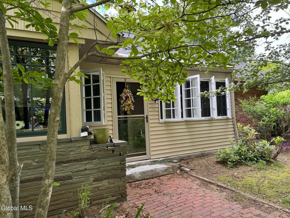 1047 Niskayuna Road, Niskayuna, NY 12309 - #1