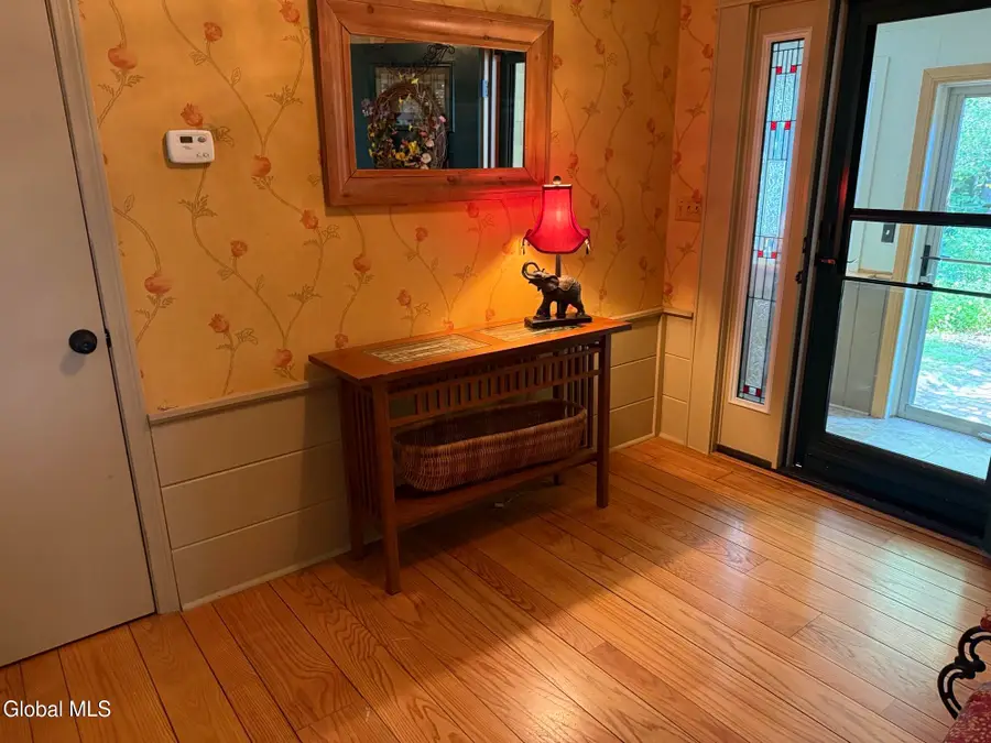1047 Niskayuna Road, Niskayuna, NY 12309 - #2