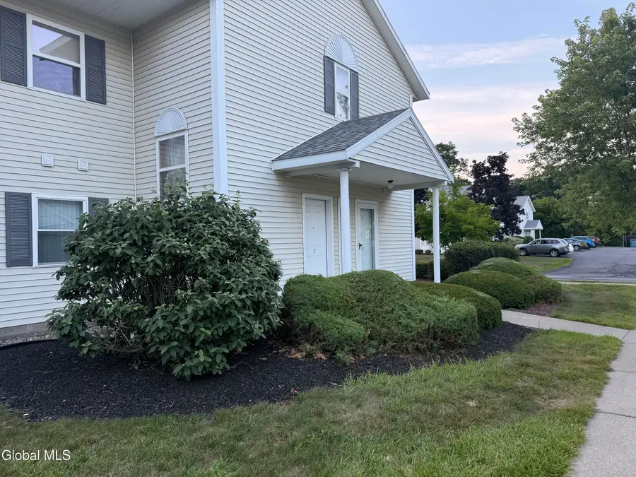 807 Cambridge Manor Drive, Scotia, NY 12302 - #2