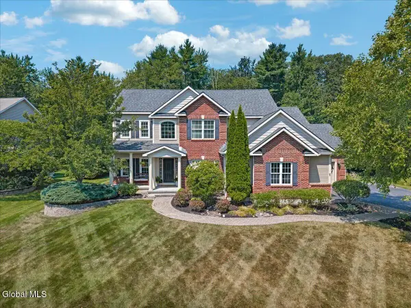 18 Tipperary Way, Clifton Park, NY 12019