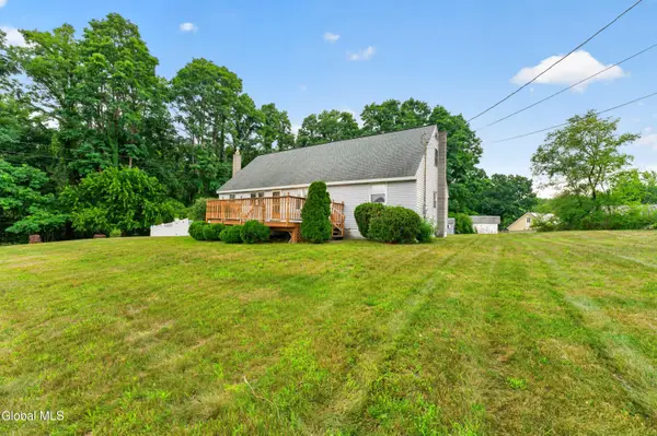 27 Fellows Road, Halfmoon, NY 12065