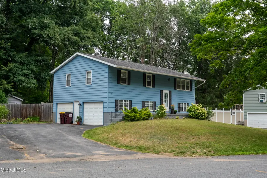 14 Deerleap Place, Saratoga Springs, NY 12866 - #3