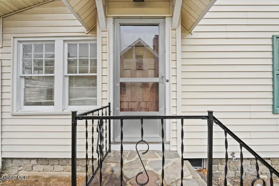 18 Fairfield Avenue, Colonie, NY 12205 - #3