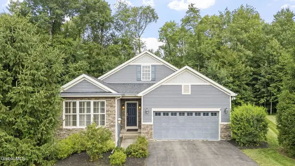 19 Braxton Court, Halfmoon, NY 12188