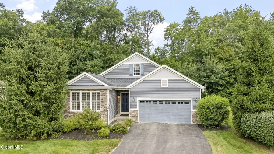19 Braxton Court, Halfmoon, NY 12188 - #2