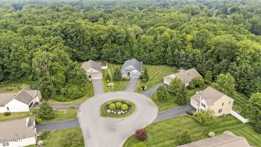 19 Braxton Court, Halfmoon, NY 12188 - #3